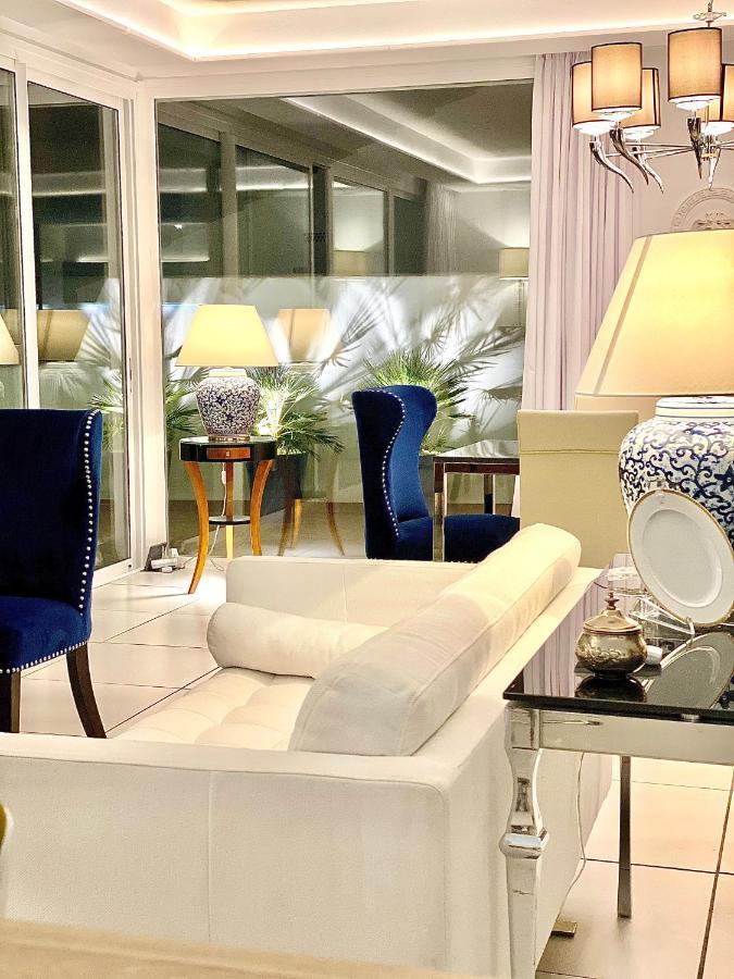 Villa Mondrian Luxury & *