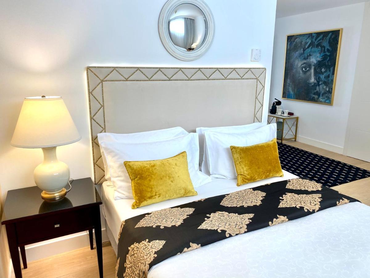 Villa Mondrian Luxury &